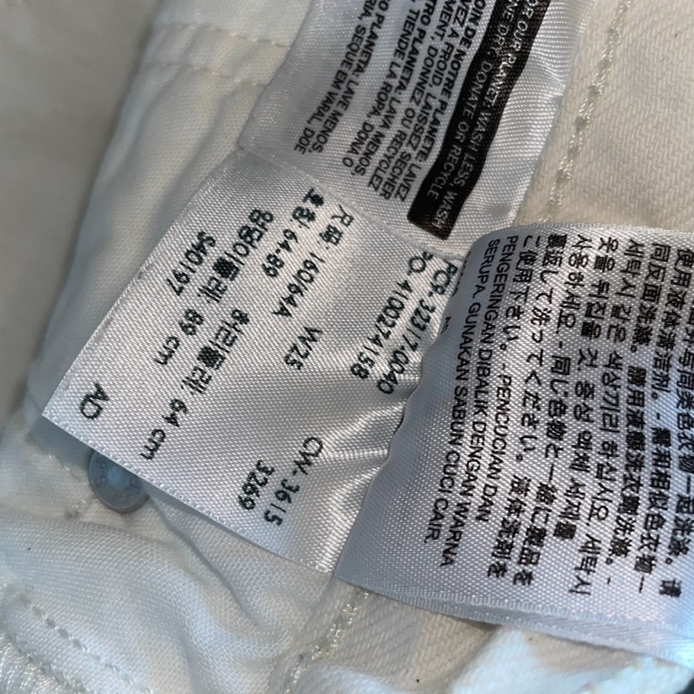 levi’s high rise denim shorts - Picture 4 of 4